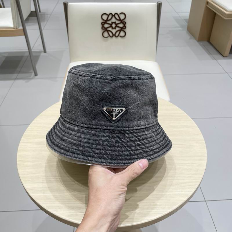 Prada hat 061005
